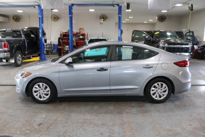 2017 Hyundai Elantra SE photo 3