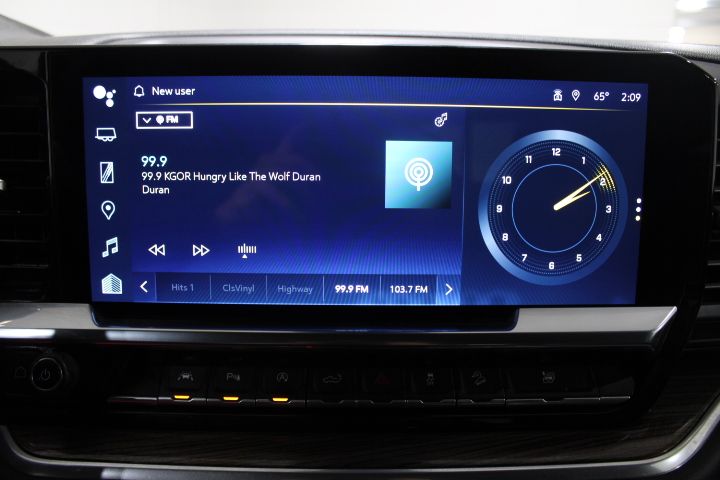 2023 Chevrolet Silverado 1500 RST photo 2