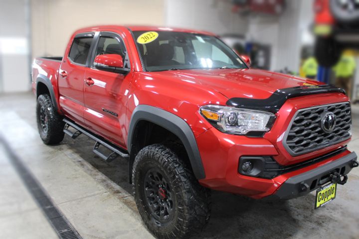 2022 Toyota Tacoma TRD Off-Road photo 2