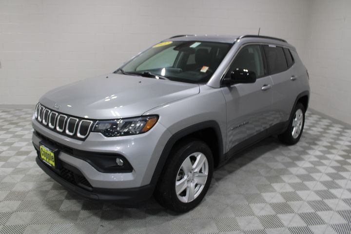 2022 Jeep Compass Latitude photo 3