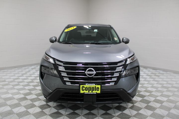 2024 Nissan Rogue SV photo 4