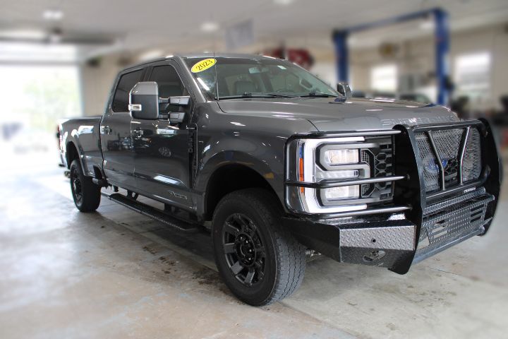 2023 Ford F-350 Lariat photo 2