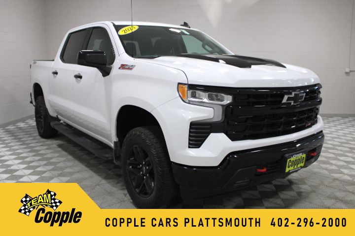 Summit White 2023 Chevrolet Silverado 1500 LT Trail Boss Crew Cab 4WD Pickup Truck Four-Wheel Drive Automatic