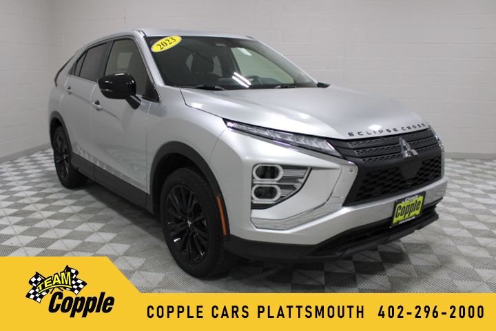 2023 Mitsubishi Eclipse Cross LE's photo