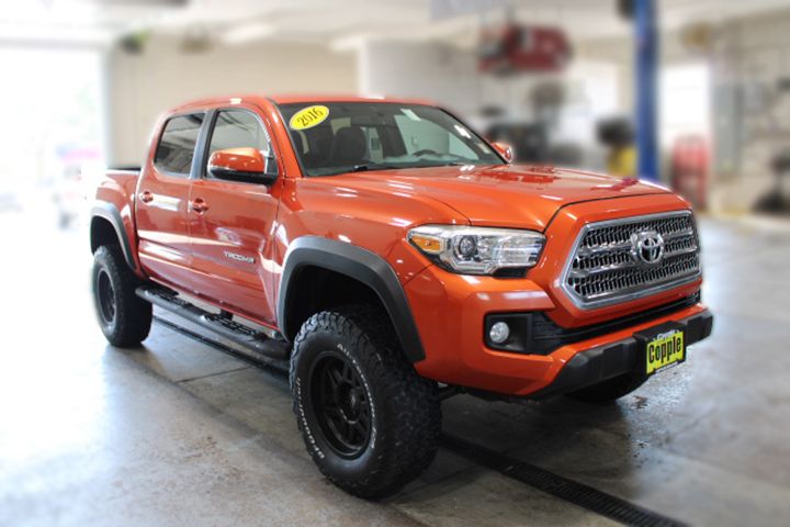 2016 Toyota Tacoma TRD Sport V6 photo 2