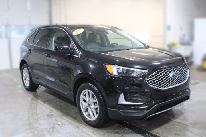 2023 Ford Edge SEL photo 2