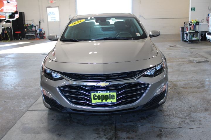 2024 Chevrolet Malibu photo 3