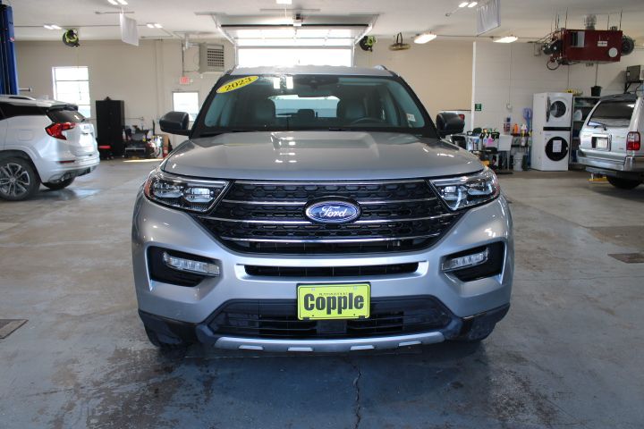 2023 Ford Explorer XLT photo 3