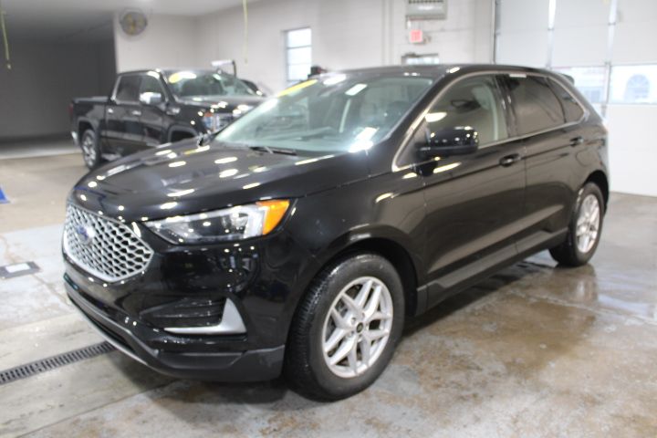2023 Ford Edge SEL photo 4
