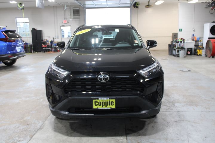 2022 Toyota RAV4 XLE photo 3