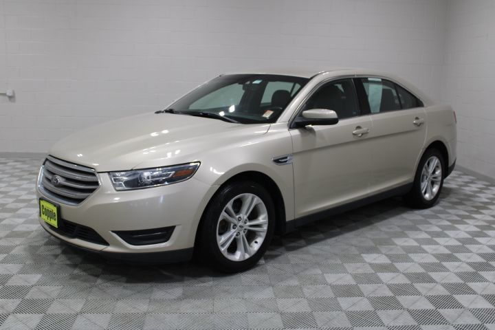2017 Ford Taurus SEL photo 2