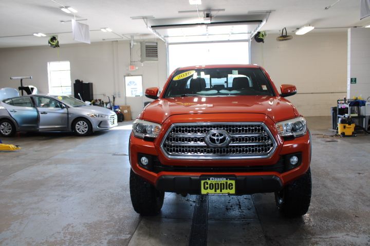 2016 Toyota Tacoma TRD Sport V6 photo 3