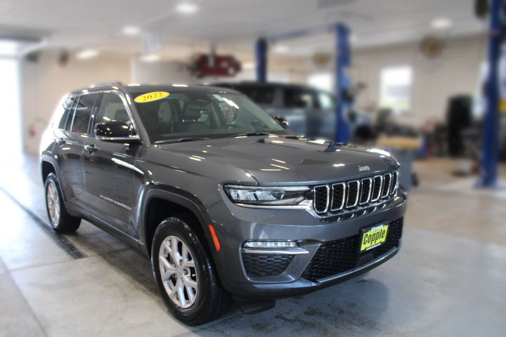 2022 Jeep Grand Cherokee Limited photo 2