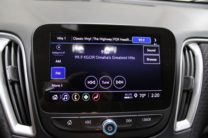 2024 Chevrolet Malibu 1LT photo 2