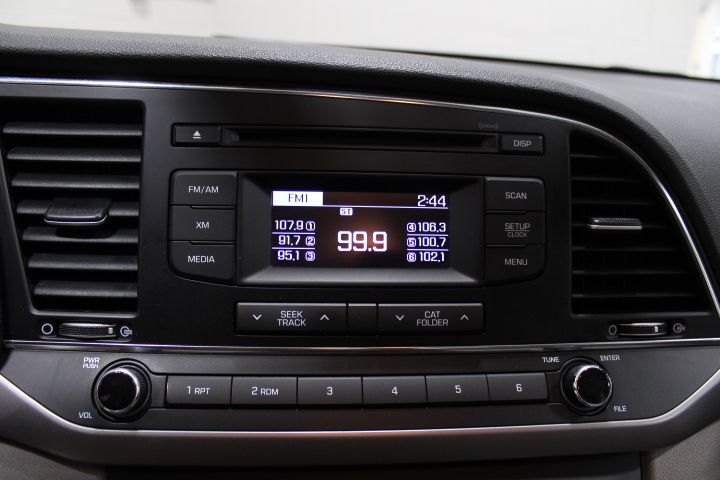 2017 Hyundai Elantra SE photo 2