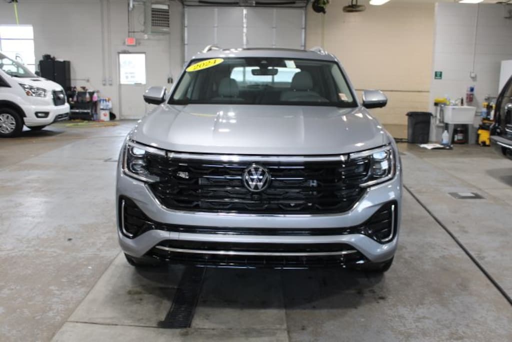 Used 2024 Volkswagen Atlas 2.0T SEL Premium R-Line SUV
