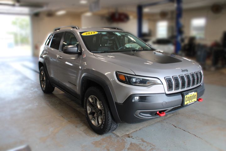 2019 Jeep Cherokee Trailhawk photo 2