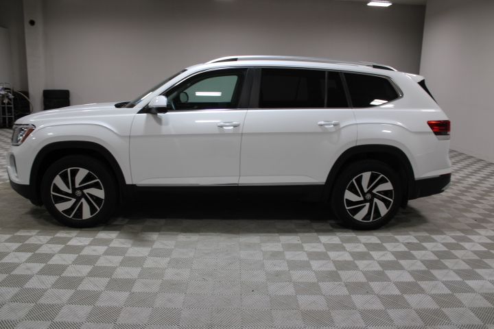 2024 Volkswagen Atlas SEL photo 4