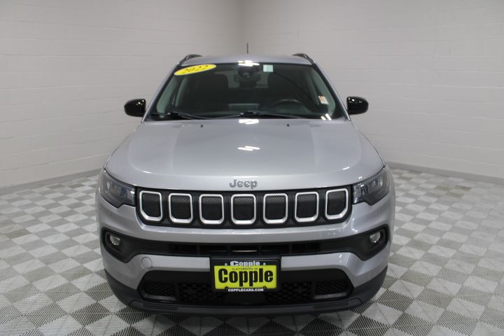 2022 Jeep Compass Latitude photo 2