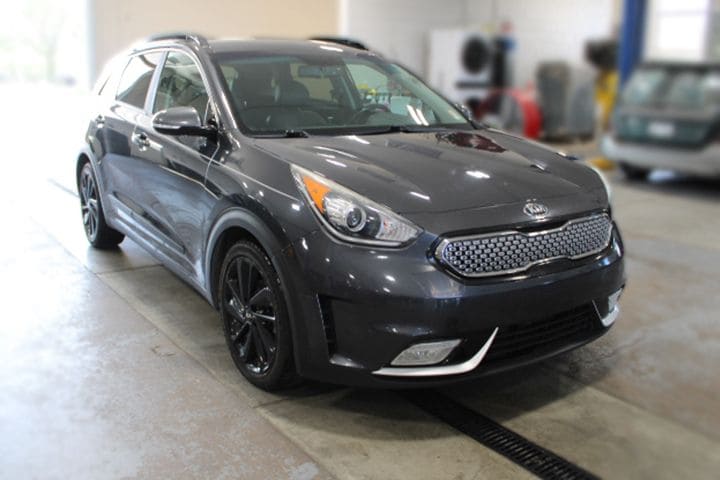 Used 2018 Kia Niro EX with VIN KNDCC3LC2J5140213 for sale in Louisville, NE