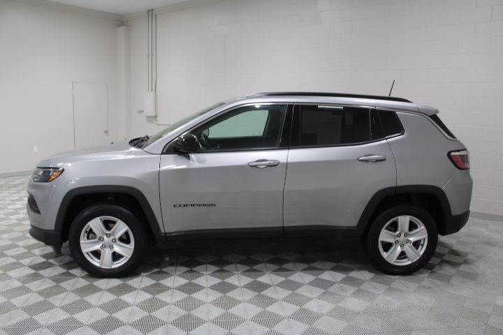 2022 Jeep Compass Latitude photo 4