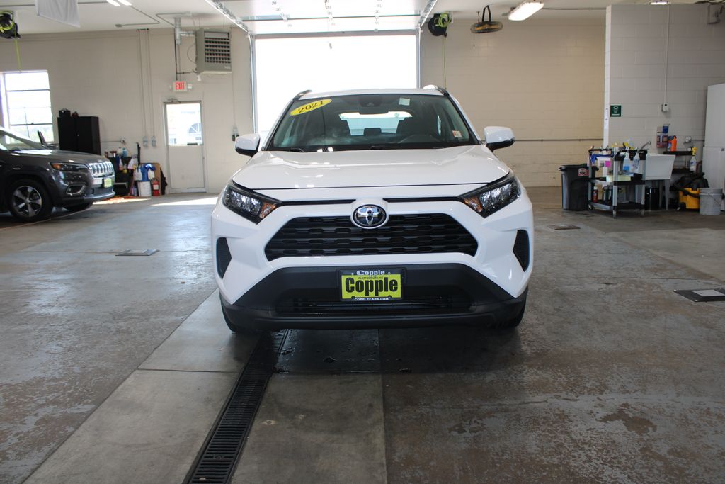 2021 Toyota RAV4 LE photo 2