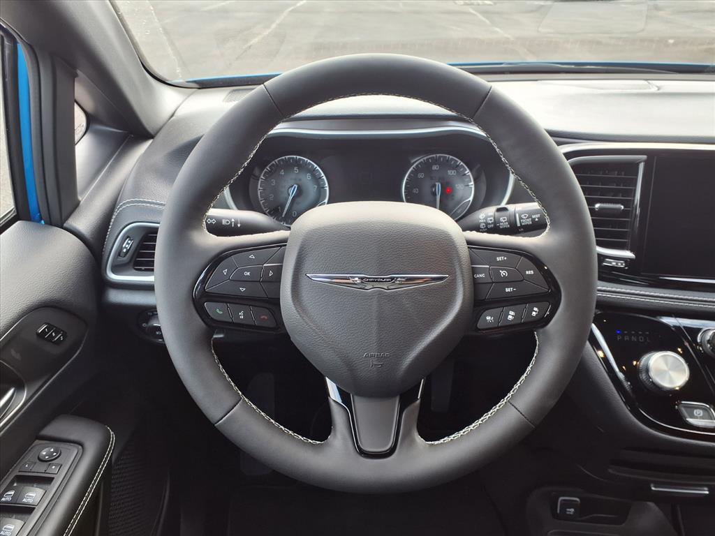 2026 Chrysler Pacifica Select - Photo 21