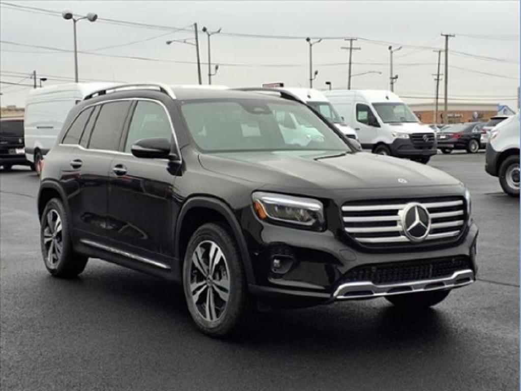2025 Mercedes Benz GLB 250 4MATIC photo 2