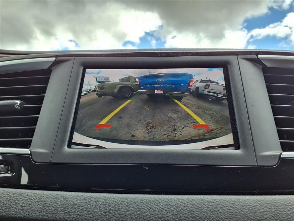 2022 Chrysler Voyager LX - Photo 23
