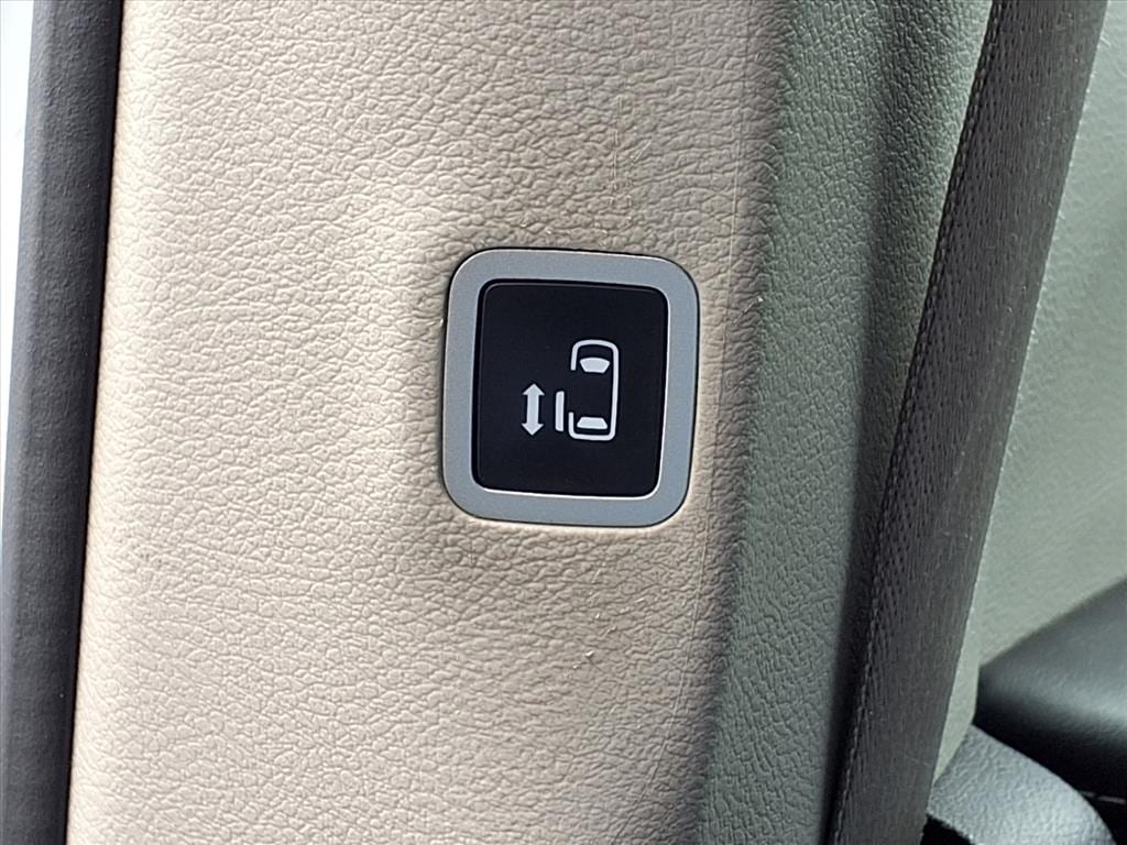 2022 Chrysler Voyager LX - Photo 17