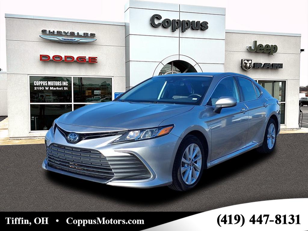 2024 Toyota Camry LE's photo