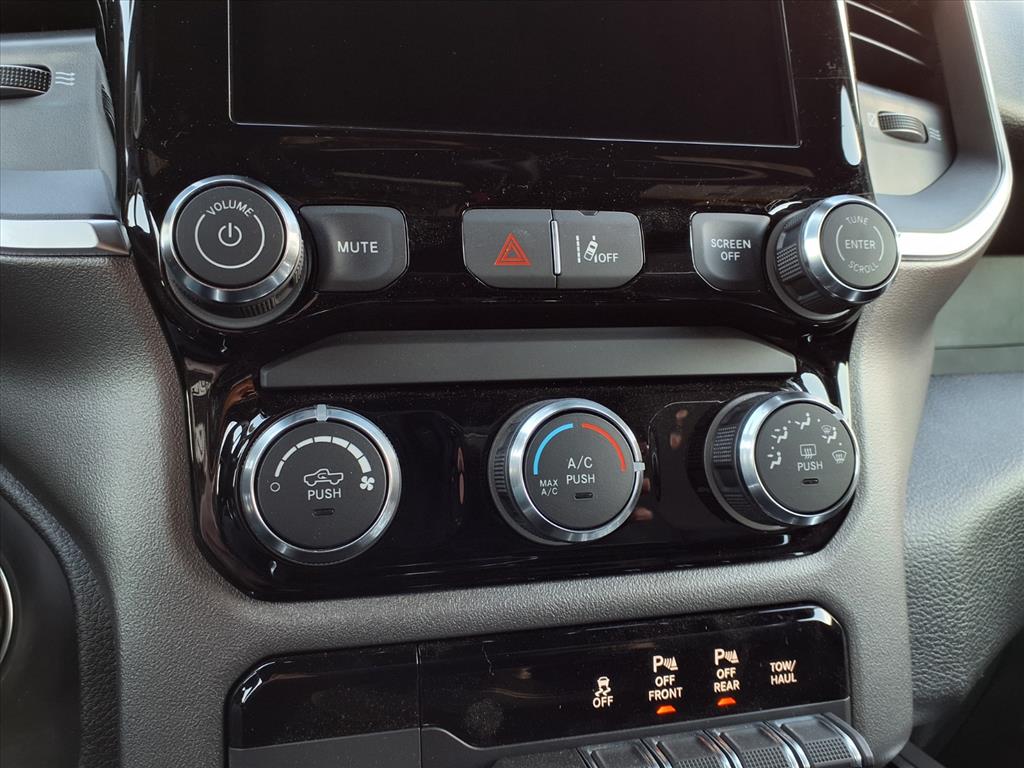 2025 RAM Ram 1500 Pickup Tradesman - Photo 16