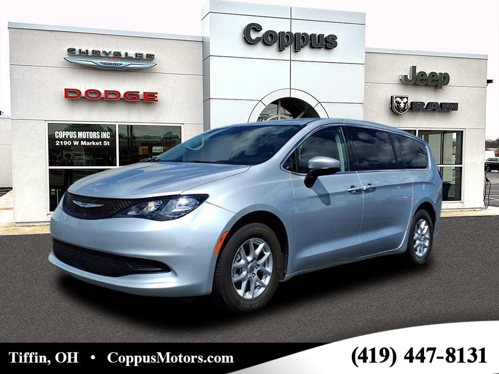 2023 Chrysler Voyager LX's photo