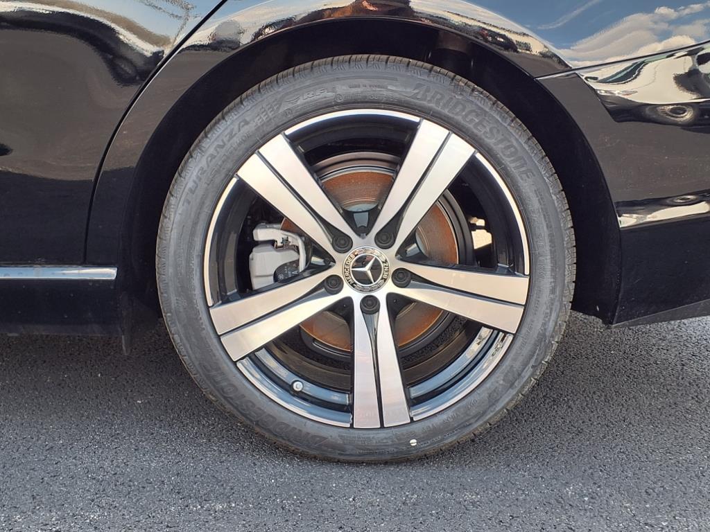 2025 Mercedes-Benz C-Class Sedan C 300 - Photo 9