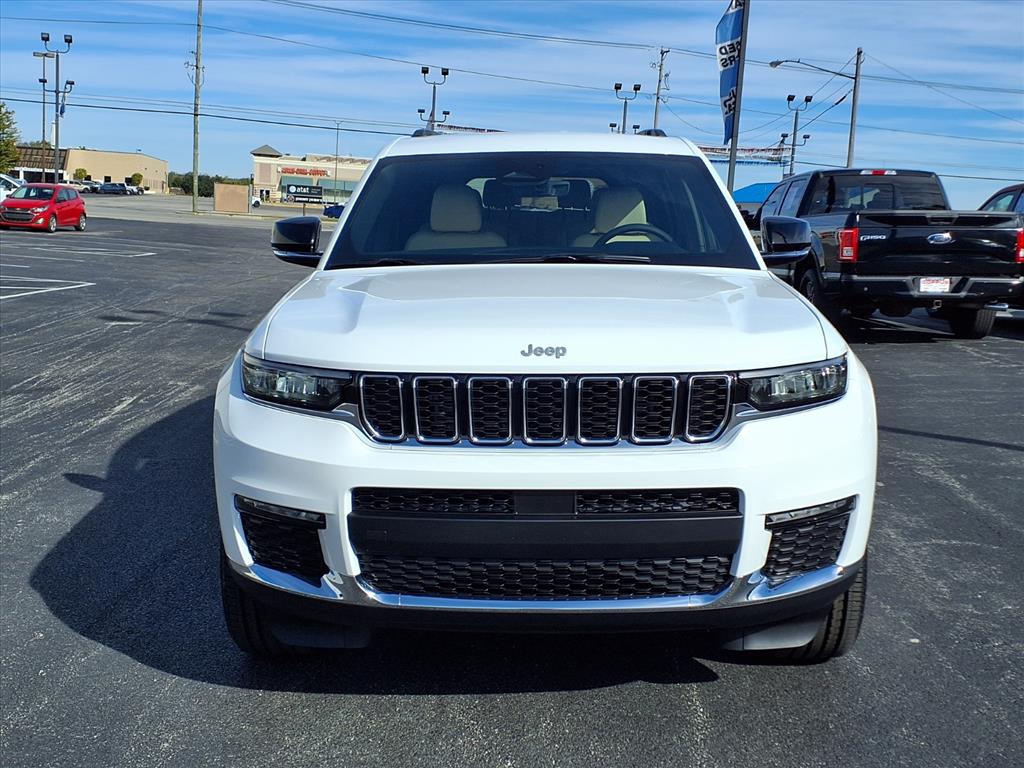 2025 Jeep Grand Cherokee Limited photo 2