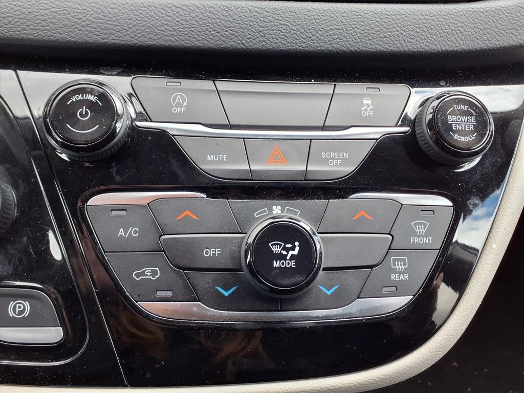2022 Chrysler Voyager LX - Photo 25