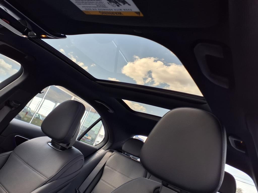 2025 Mercedes-Benz C-Class Sedan C 300 - Photo 16
