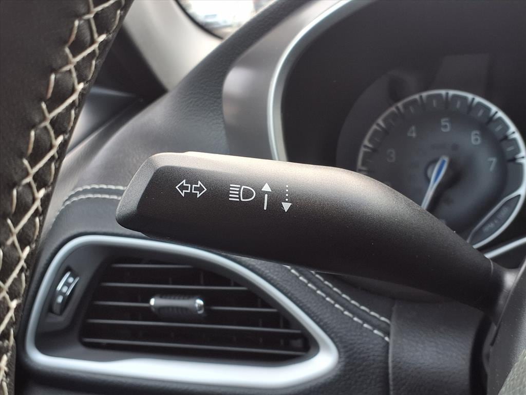 2026 Chrysler Pacifica Select - Photo 19