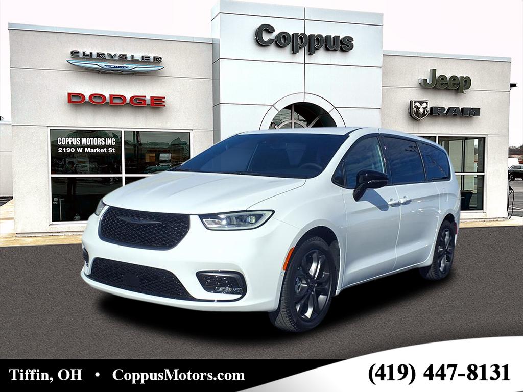 2026 Chrysler Pacifica Select's photo