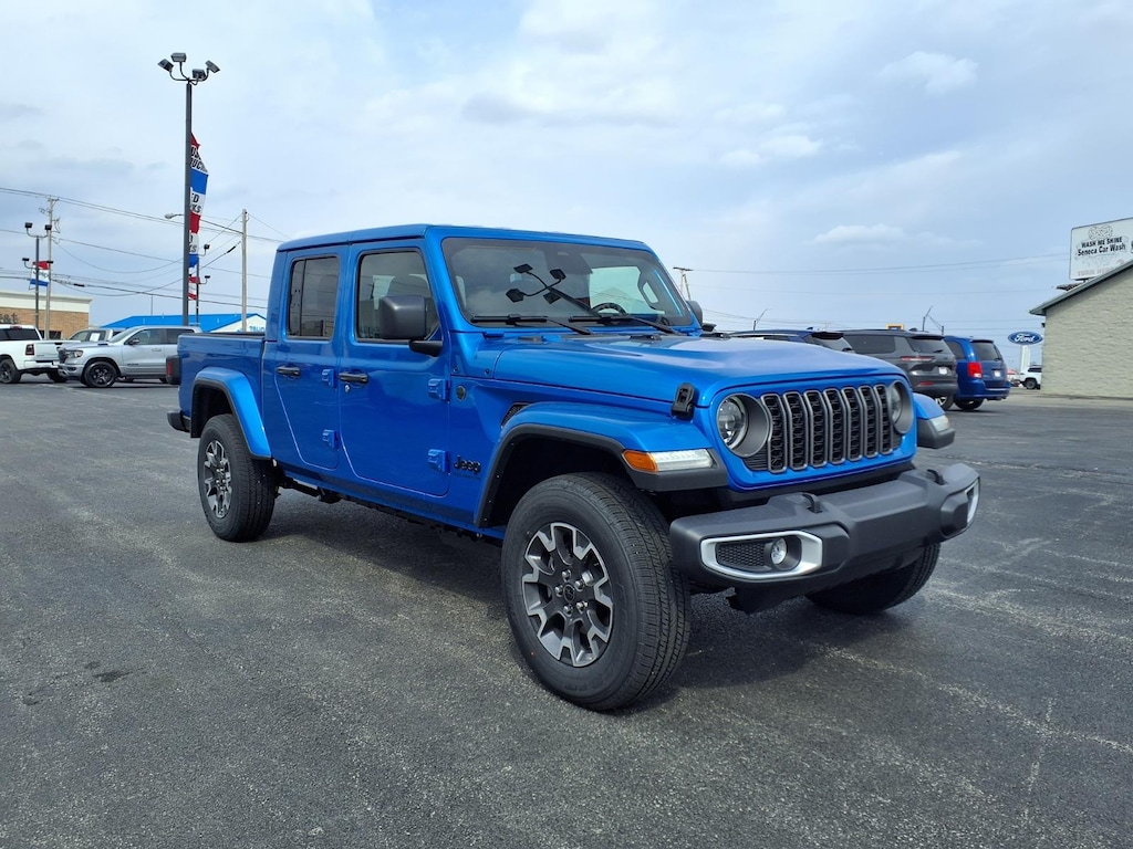 New 2026 Jeep Gladiator Sahara Pickup