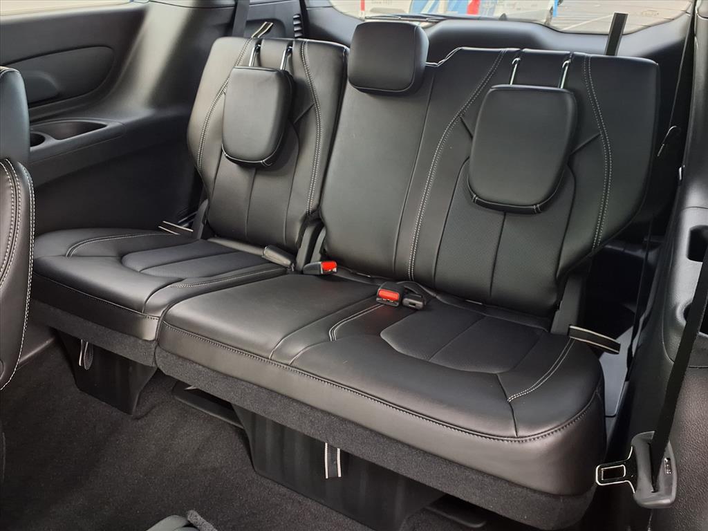 2026 Chrysler Pacifica Select - Photo 15