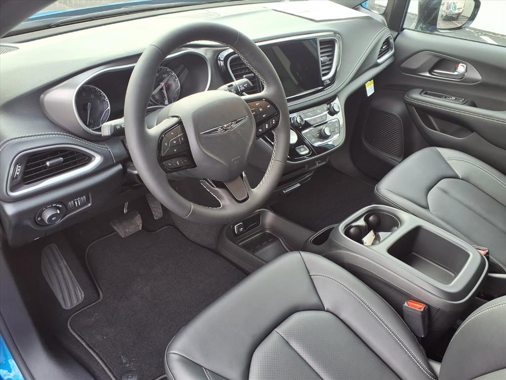 2026 Chrysler Pacifica Select - Photo 12