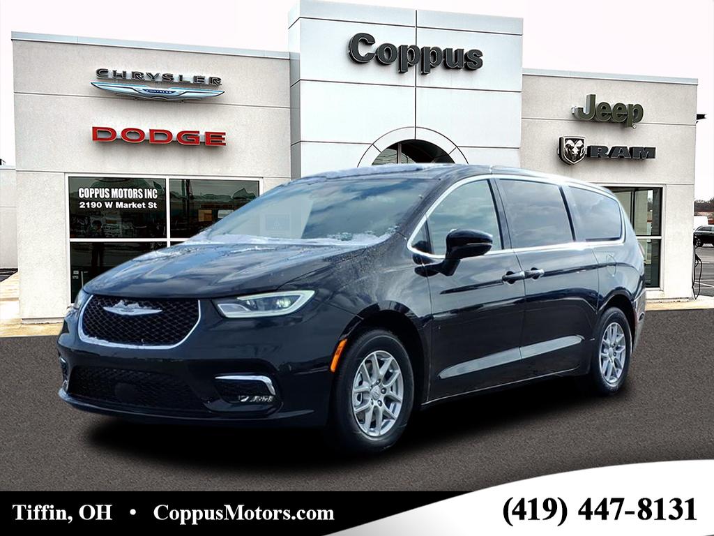 2026 Chrysler Pacifica Select's photo