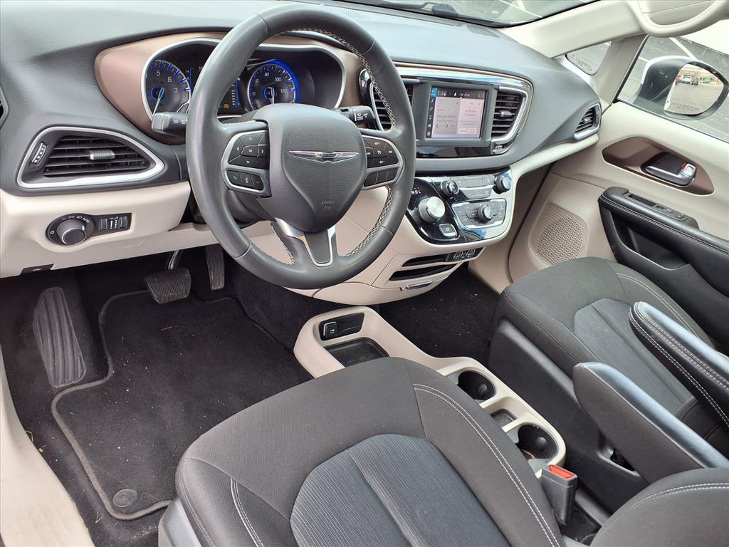 2022 Chrysler Voyager LX - Photo 20