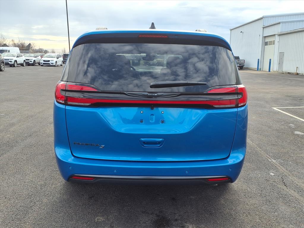 2026 Chrysler Pacifica Select - Photo 6