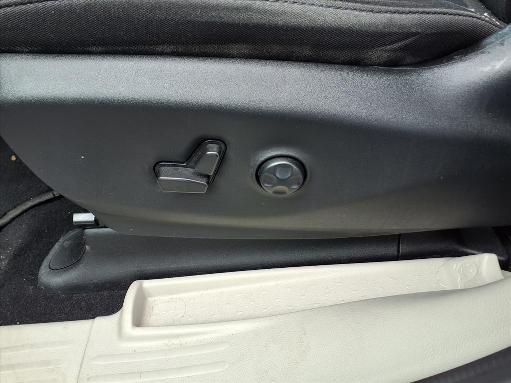 2022 Chrysler Voyager LX - Photo 21
