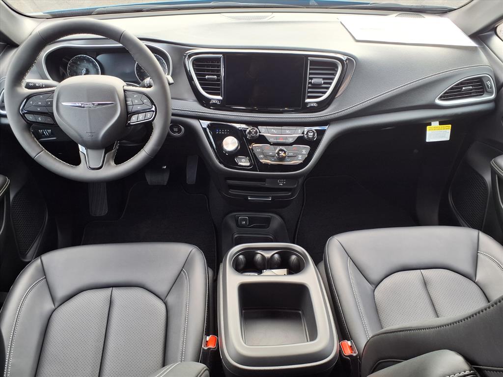 2026 Chrysler Pacifica Select - Photo 11
