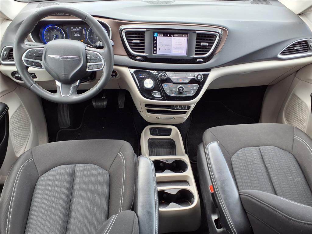 2022 Chrysler Voyager LX - Photo 16