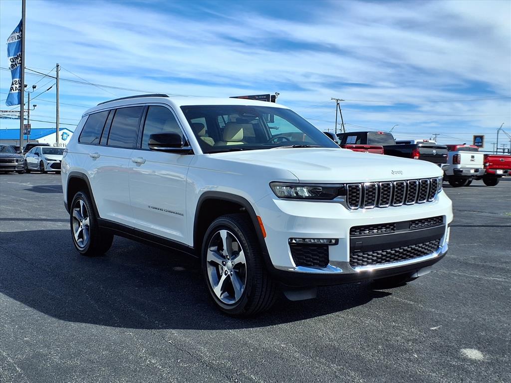 2025 Jeep Grand Cherokee Limited photo 3