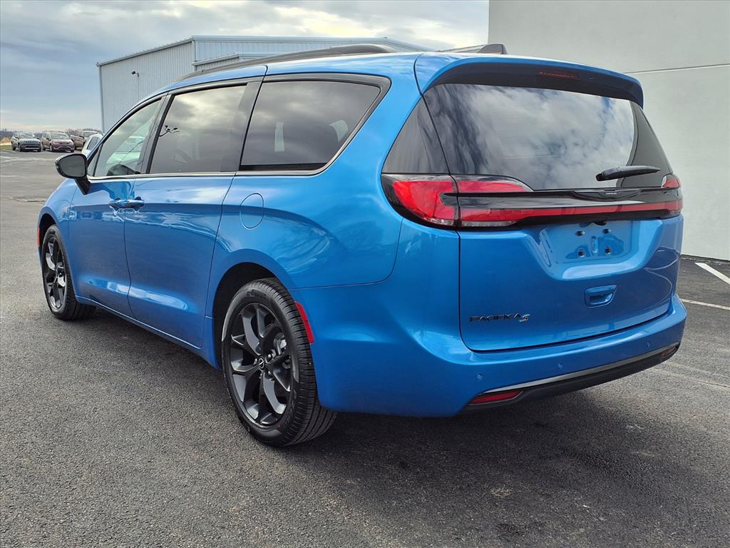 2026 Chrysler Pacifica Select - Photo 9